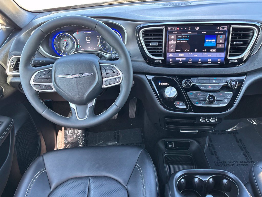 Used 2025 Chrysler Voyager LX FWD image 22