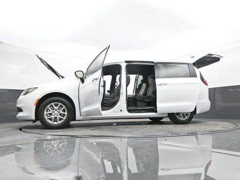 New 2025 Chrysler Voyager LX image 67