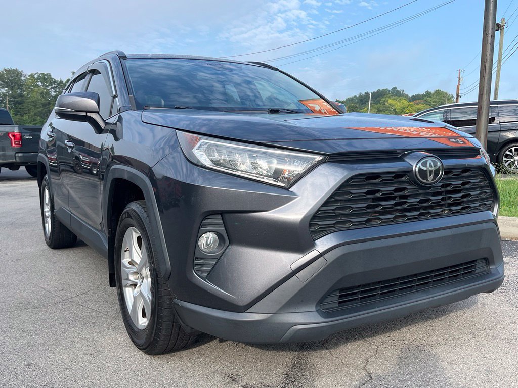 Used 2019 Toyota RAV4 XLE w/ Convenience Package FWD image 2