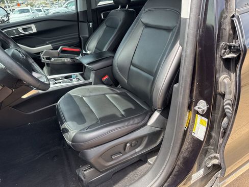 Used 2023 Ford Explorer XLT w/ Equipment Group 202A image 13