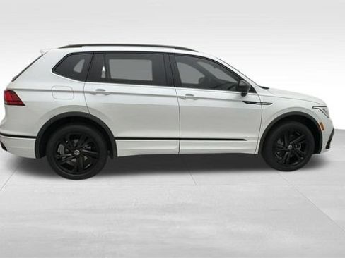 Certified 2024 Volkswagen Tiguan SE R-Line AWD/4WD image 10
