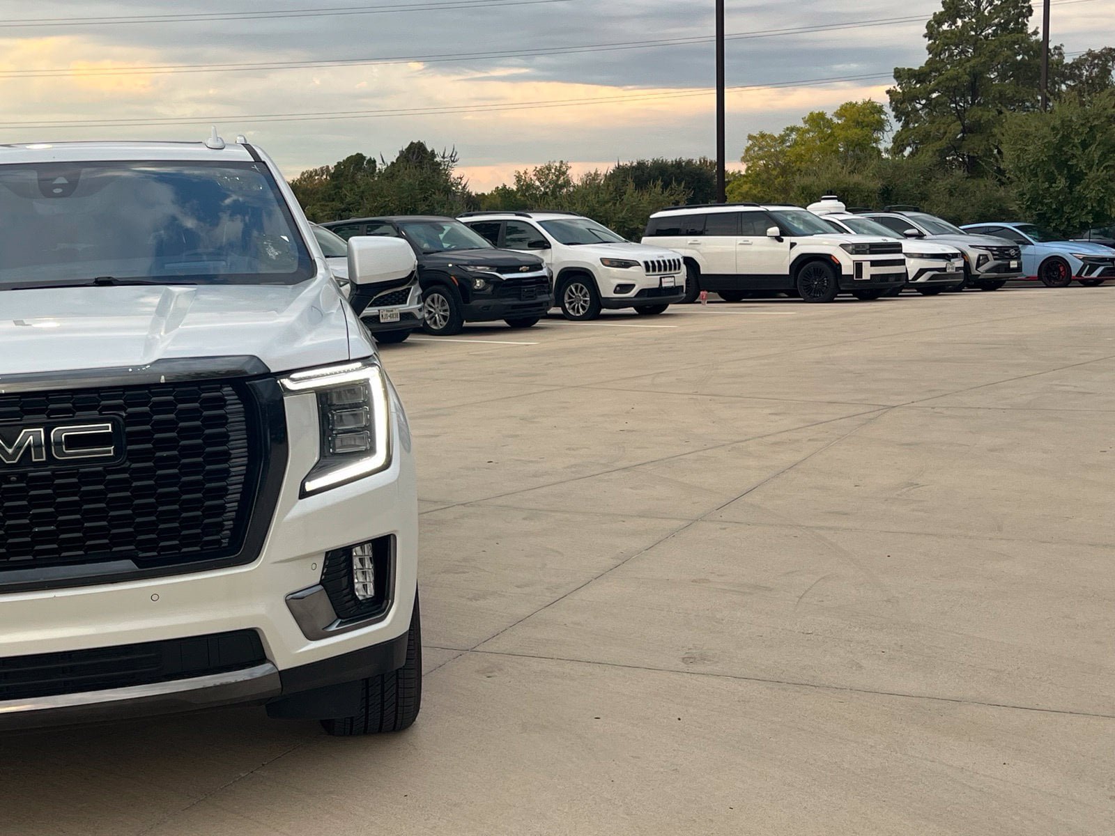 Used 2023 GMC Yukon XL Denali Ultimate AWD/4WD image 3