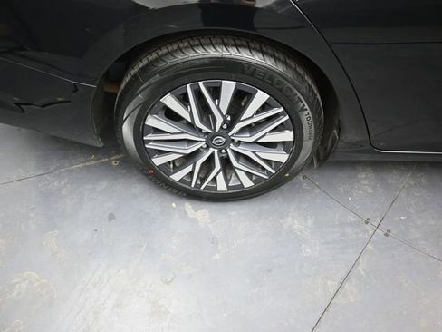 Used 2024 Nissan Altima 2.5 SV image 9