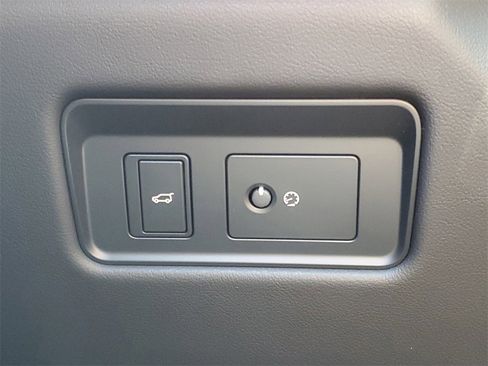 Used 2025 Jaguar F-PACE R-Dynamic S image 14