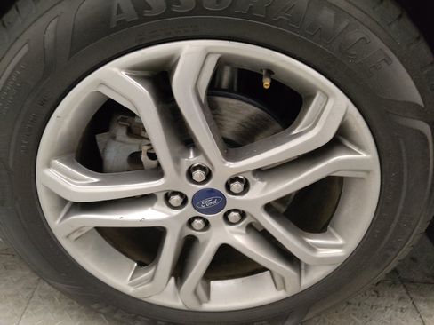 Used 2018 Ford Edge Titanium image 31