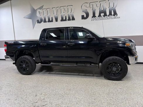 Used 2019 Toyota Tundra SR5 w/ SR5 Upgrade Package image 33
