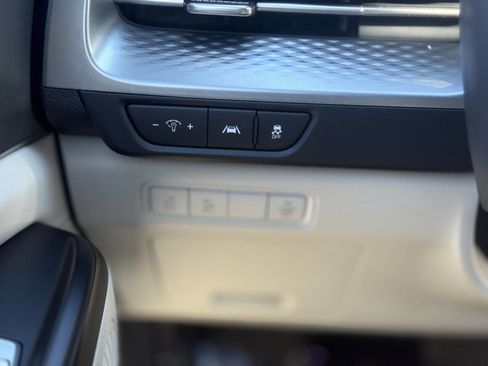 Used 2023 Kia Carnival LX image 18