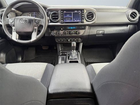 Used 2021 Toyota Tacoma TRD Off-Road w/ Technology Package image 13