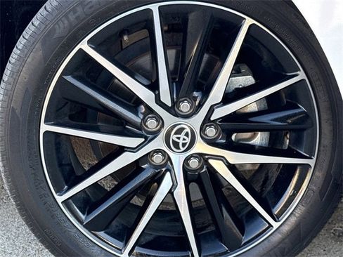 Used 2024 Toyota Camry SE image 9