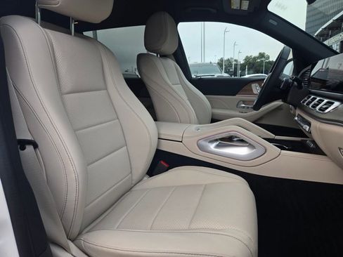 Used 2025 Mercedes-Benz GLS 450 4MATIC image 24