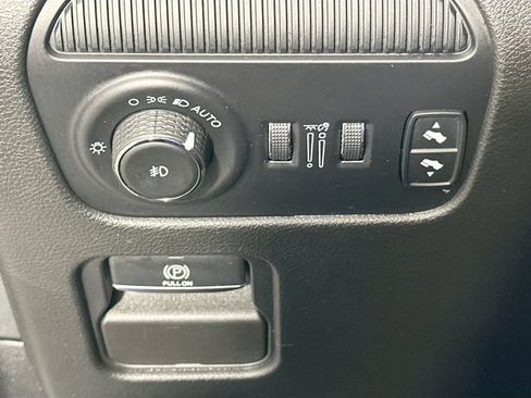 Used 2023 Jeep Wagoneer 4WD w/ Premium Group I image 25