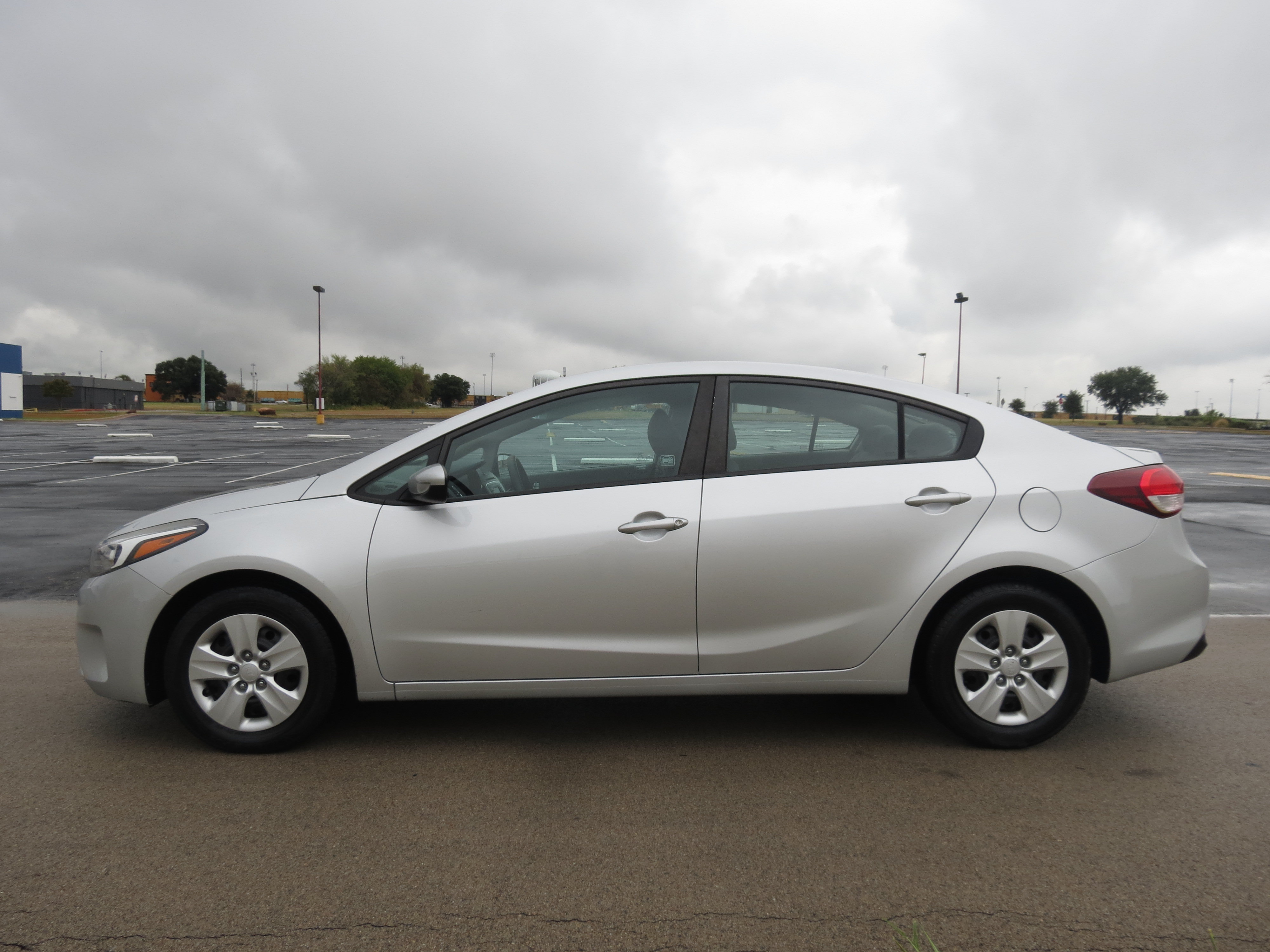 Used 2017 Kia Forte LX FWD image 5