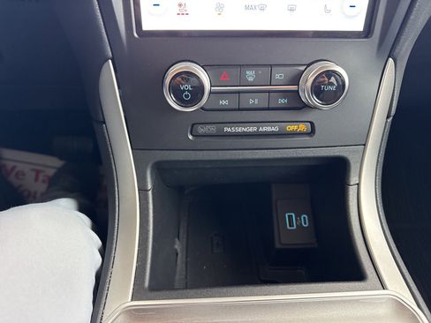 Certified 2024 Ford Edge SEL w/ Convenience Package image 32