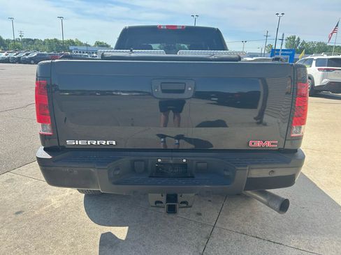 Used 2014 GMC Sierra 2500 Denali w/ Suspension Package, Off-Road AWD/4WD image 6