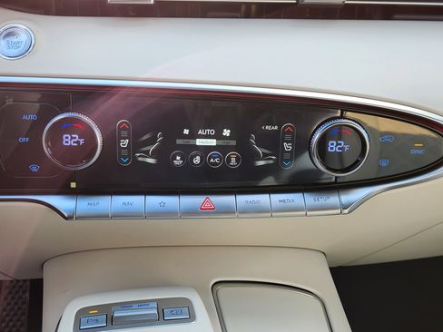 Used 2025 Genesis Electrified GV70 Advanced w/ Prestige Package image 22