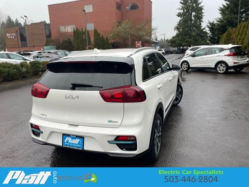 Used 2022 Kia Niro EX image 11