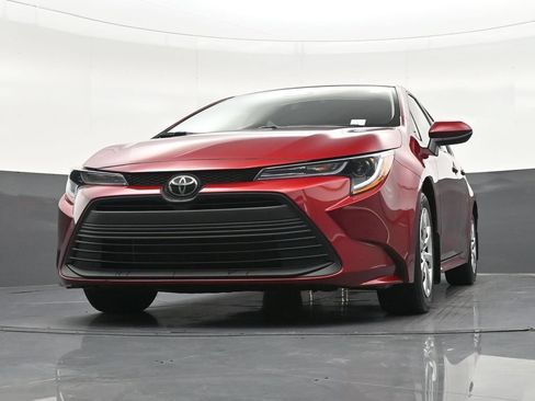 Used 2025 Toyota Corolla LE FWD image 33