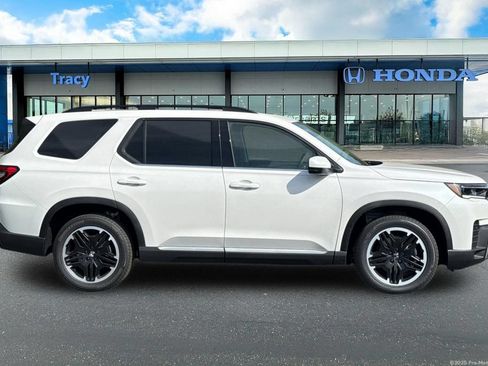 Used 2026 Honda Pilot image 4