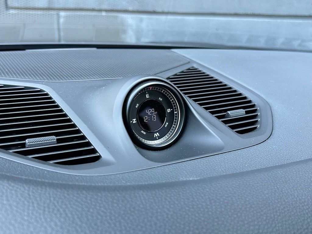 Certified 2025 Porsche Cayenne AWD/4WD image 31