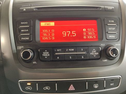 Used 2014 Kia Sorento LX image 25