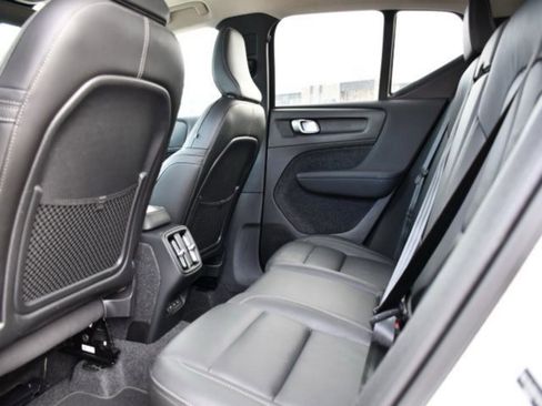 Certified 2025 Volvo XC40 B5 Core image 15