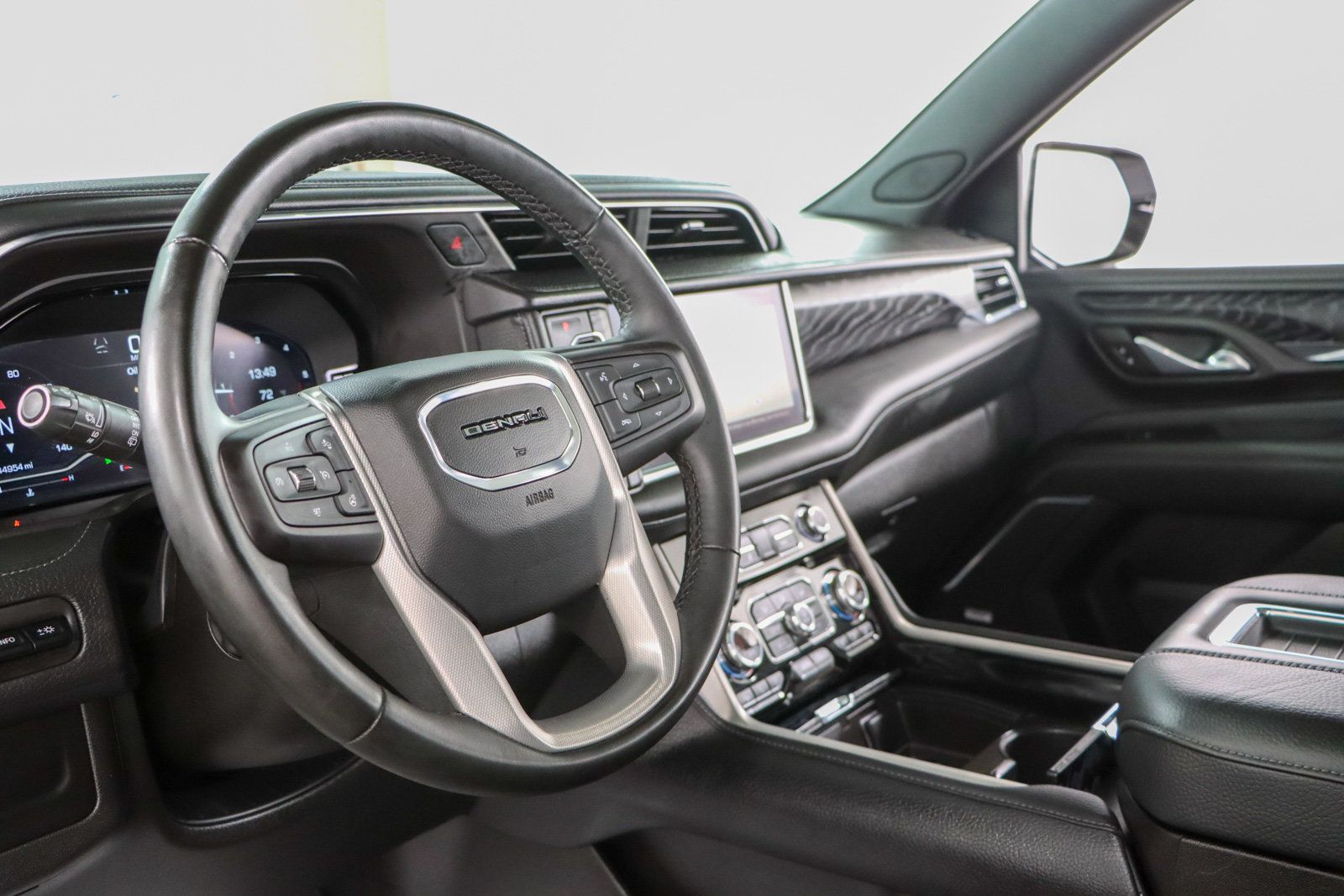 Used 2023 GMC Yukon Denali AWD/4WD image 26