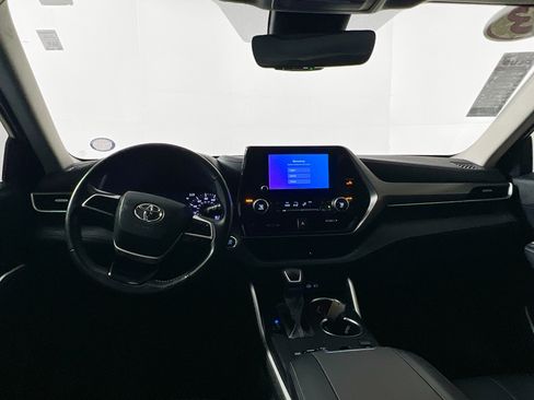 Used 2023 Toyota Highlander XLE image 29