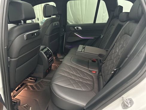 Used 2025 BMW X5 xDrive40i w/ M Sport Package image 25