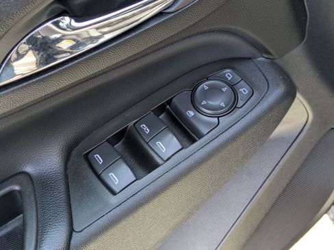Certified 2022 Chevrolet Equinox LT FWD image 11