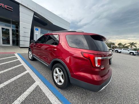Used 2017 Ford Explorer XLT FWD image 6