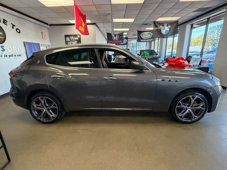 Used 2023 Maserati Levante GT AWD/4WD image 16