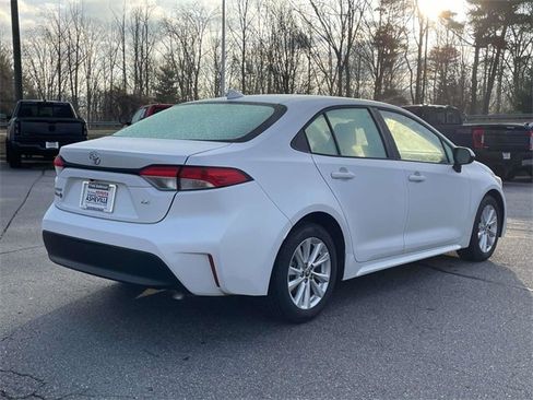 Used 2023 Toyota Corolla LE w/ LE Convenience Package image 5