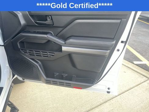 Certified 2024 Toyota Tacoma SR5 AWD/4WD image 40