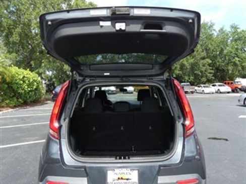 Used 2020 Kia Soul LX FWD image 13