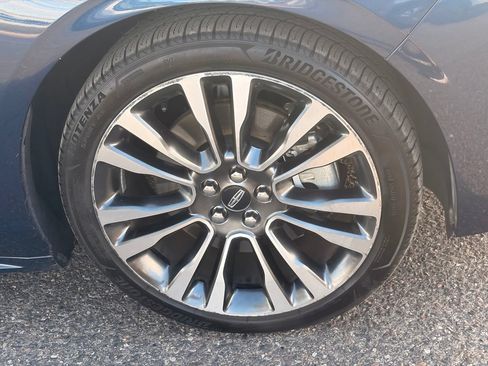 Used 2017 Lincoln Continental Select FWD image 11