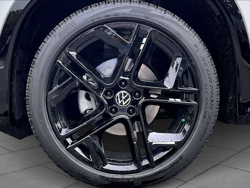 New 2026 Volkswagen Tiguan SE R-Line image 11