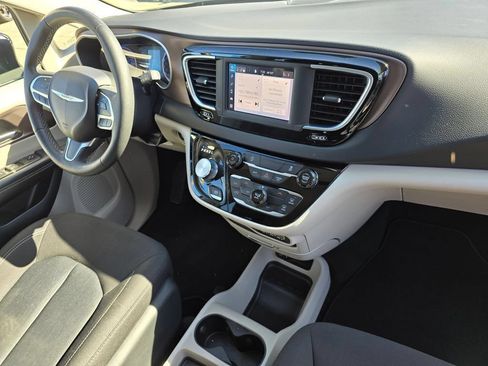 Used 2024 Chrysler Voyager LX FWD image 11