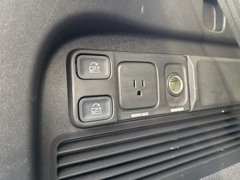 Used 2023 Rivian R1S Adventure image 9