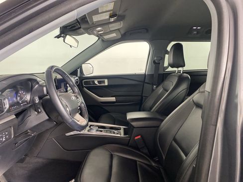Used 2022 Ford Explorer XLT w/ Equipment Group 202A image 13