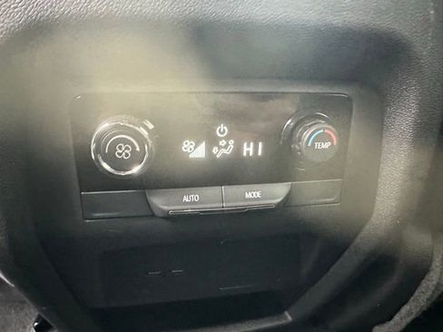 Used 2025 Chevrolet Traverse LT image 9