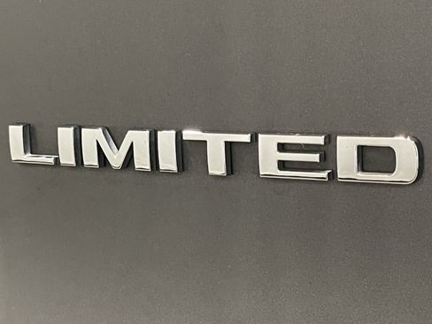 Used 2022 Jeep Cherokee Limited w/ Elite Package AWD/4WD image 24