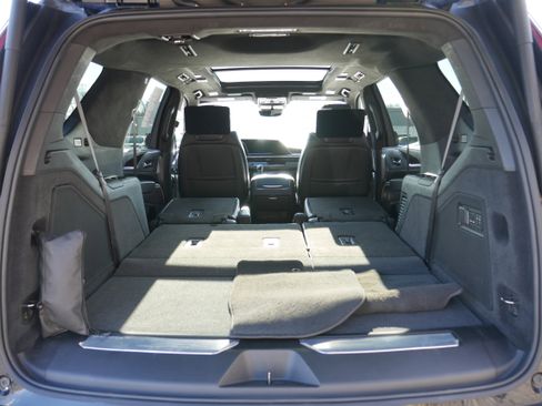 Used 2021 Cadillac Escalade Premium Luxury Platinum w/ Heavy-Duty Trailer Package AWD/4WD image 8