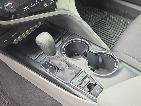 Used 2020 Toyota Camry LE image 28