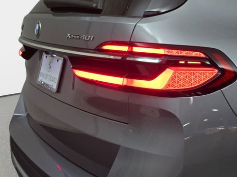 Used 2024 BMW X7 xDrive40i AWD/4WD image 37