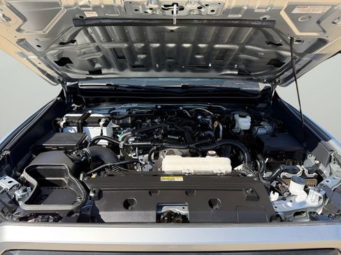 Used 2025 Toyota Tacoma SR5 image 12