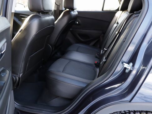 Used 2019 Chevrolet Trax LT w/ LT Convenience Package image 23