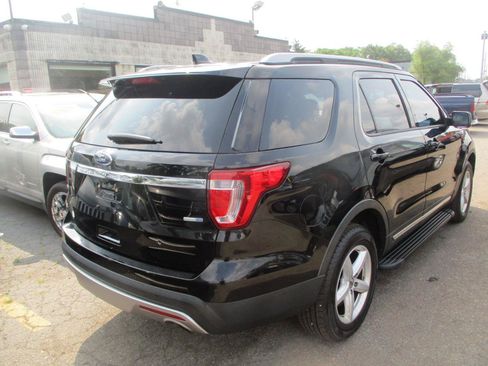 Used 2017 Ford Explorer XLT w/ Equipment Group 202A AWD/4WD image 5