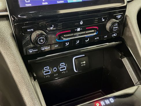 Used 2023 Jeep Grand Cherokee Limited image 24