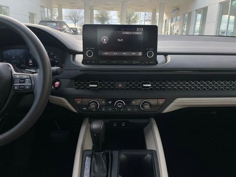 Used 2023 Honda Accord EX image 17