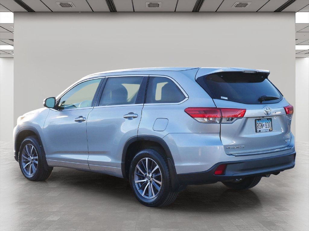 Used 2017 Toyota Highlander XLE AWD/4WD image 4